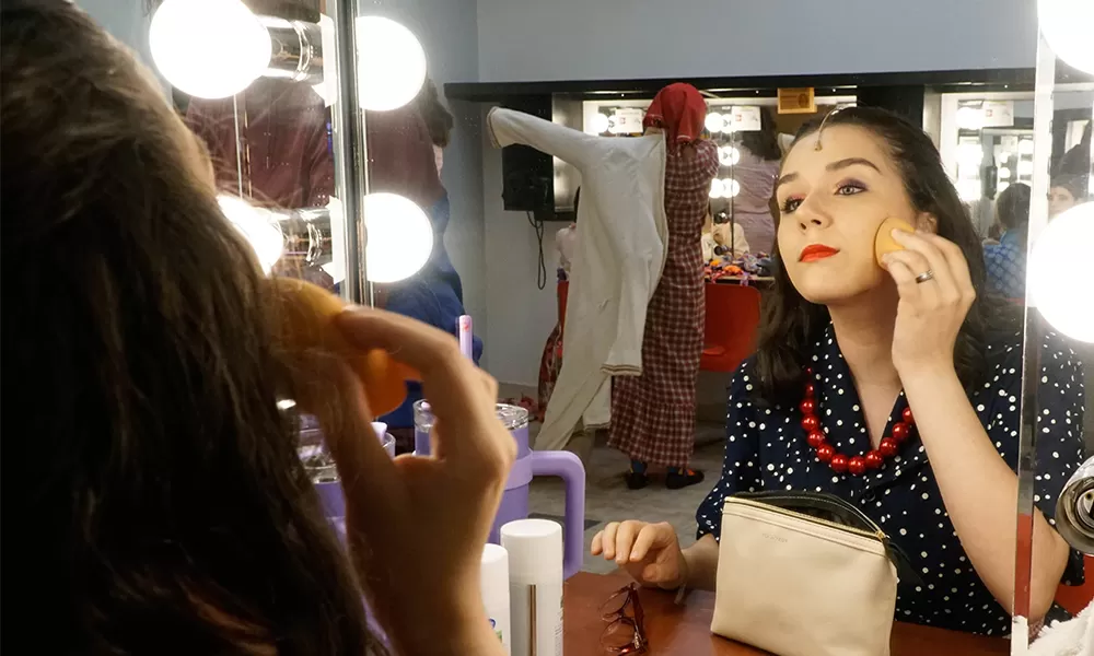 Stage Makeup Spring Mini